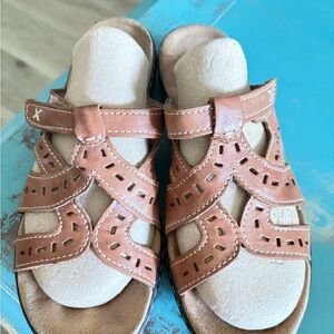 Clarks bendable Brown Sandals Size 9M